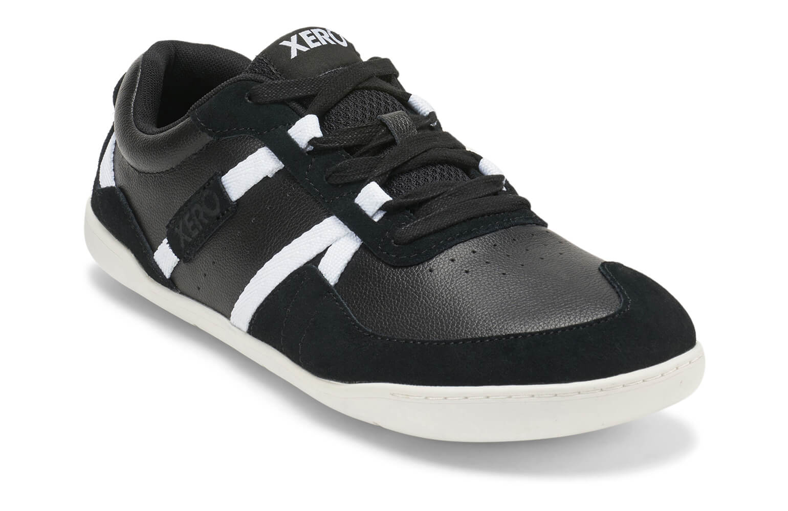 KOM-BLW_Kelso_Black-White_AngleR_1140_WEB