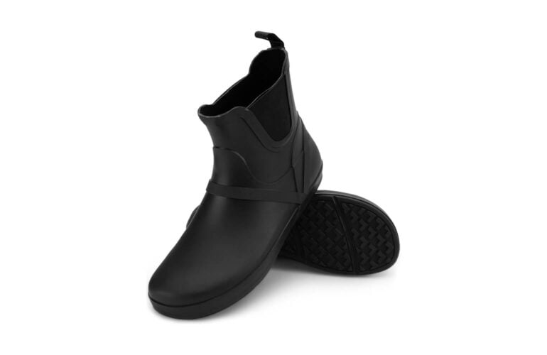 Minimalist rubber outlet boots